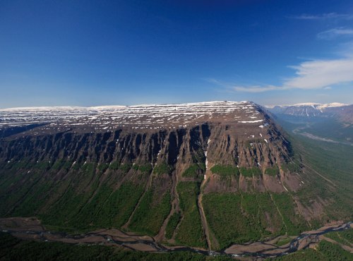 Siberian flood-basalt flows in Putorana, Taymyr Peninsula. (Credit: Paul Wignall; Nature http://www.nature.com/nature/journal/v477/n7364/fig_tab/477285a_F1.html)