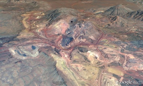 Oblique view of an open pit mine in banded iron formation at Mount Tom Price, Hamersley region Western Australia (Credit Google earth)