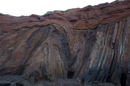 Angular unconformity on the coast of Portugal at Telheiro Beach (credit: Gabriela Bruno)